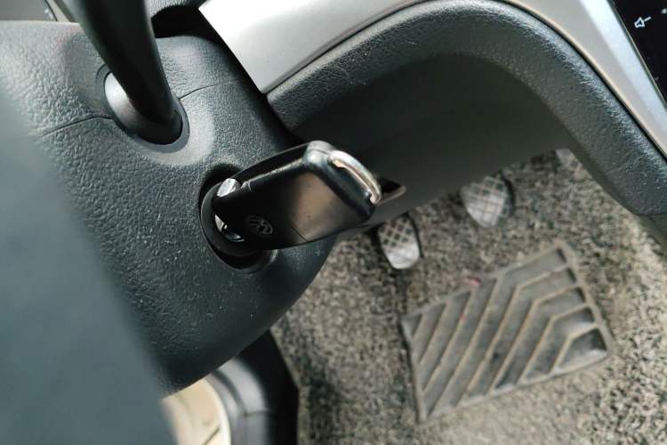 Used Volkswagen Gran Lavida 2013 1.6L Manual Fashion Model