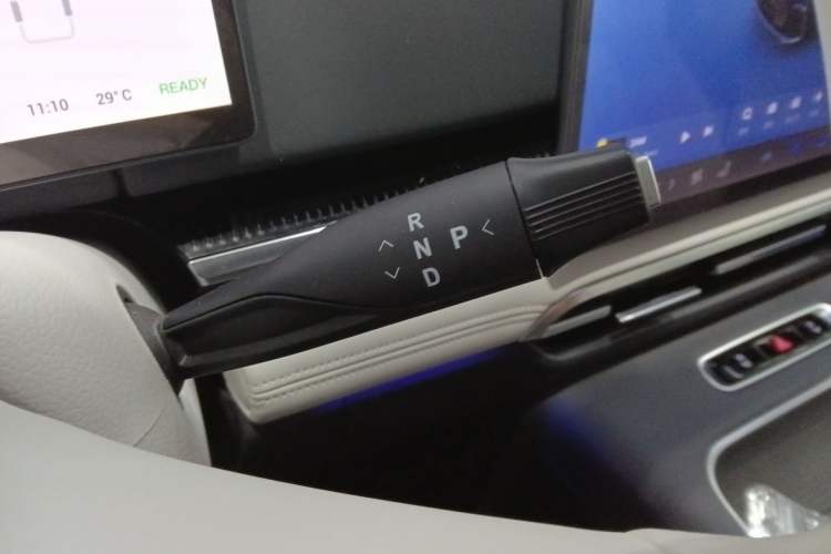 Used VOYAH Dream 2025 PHEV Four-Wheel-Drive Flagship Kunpeng Edition Gear Lever