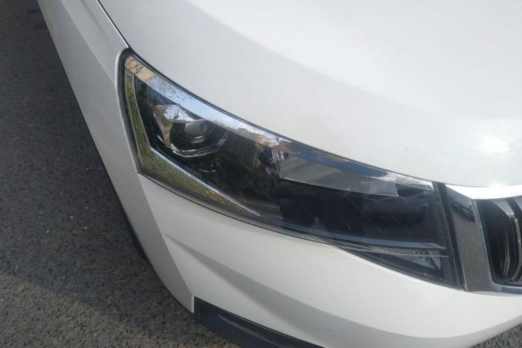 Used Skoda Kamiq 2021 1.5L Automatic Comfort Edition Right Front Headlight