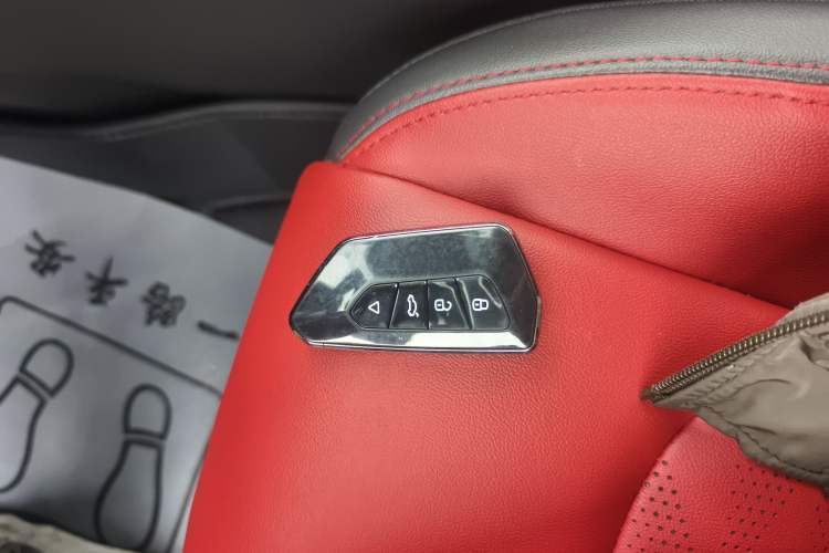 Used Dongfeng Aeolus Yixuan 2021 230T Automatic Dream-Chasing Rider Edition Interior 1