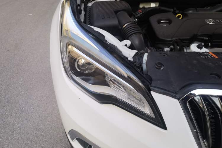 Used Buick Envision 2015 20T Two-Wheel-Drive Elite Model Right Front Headlight