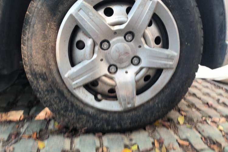 Used Wuling Hongguang 2018 1.5L Classic S Base Model Right Front Wheel Hub