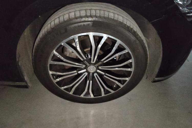 Used Volkswagen Phideon 2018 Revised Version 380TSI Two-Wheel Drive Business Edition Right Front Wheel Hub