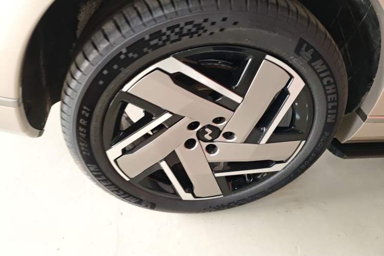 Used ONVO Luxeed L90 2025 Model—Ultra Six-Seater Version