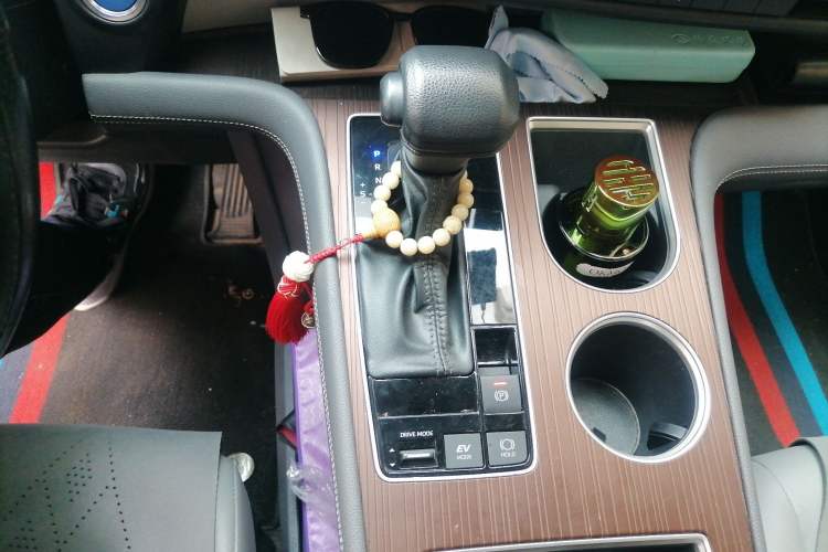 Used Toyota Granvia 2023 2.5L Hybrid Comfort Edition
