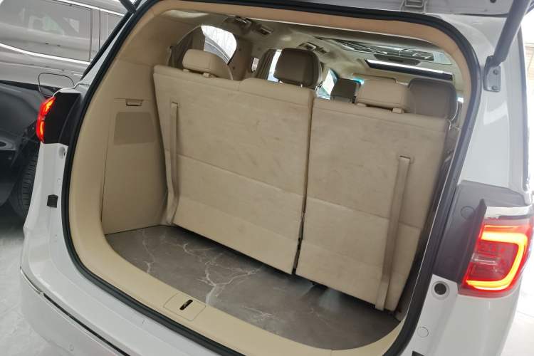 Used Buick GL8 2022 ES Landtrek 653T Luxury Edition