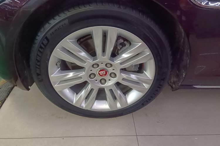 Used Jaguar XFL 2018 XFL 2.0T 250 PS Premium Edition Left Front Wheel Hub