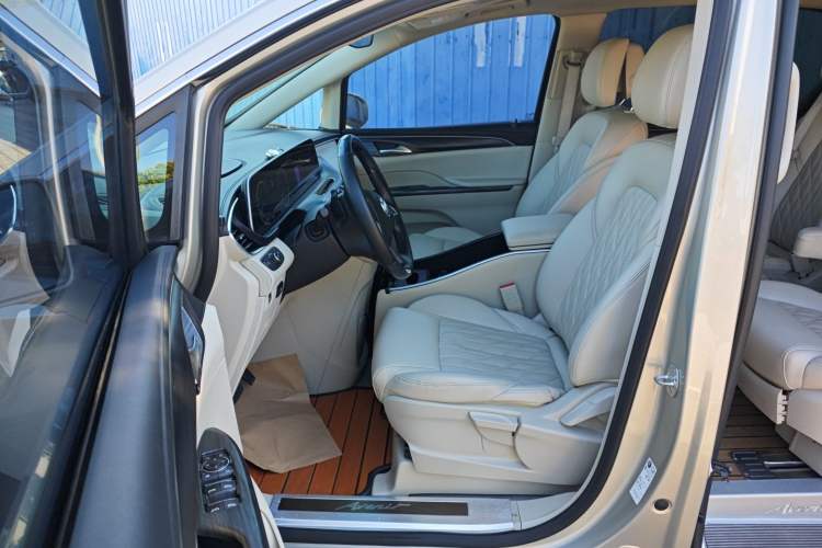 Used Buick GL8 2022 ES Landtrek 653T Comfort Edition
