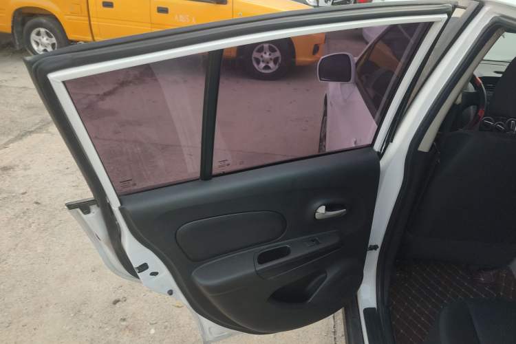 Used Venucia R50 2015 1.6L Automatic Fashion Edition
