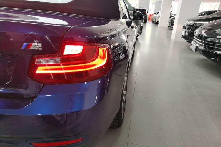 Used BMW 2 Series 2017 220i Convertible Coupe Leading Model
