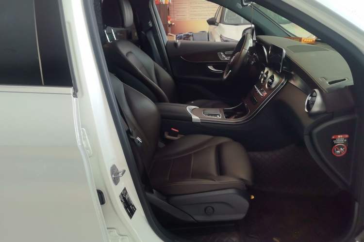 Used Mercedes-Benz GLC 2021 GLC 300 L 4MATIC Dynamic Model Right Front Seat