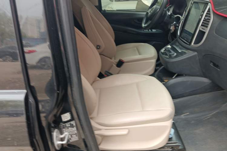 Used Mercedes-Benz Vito 2018 2.0T Elite Version 7 Seats China V Emission Standard Right Front Seat