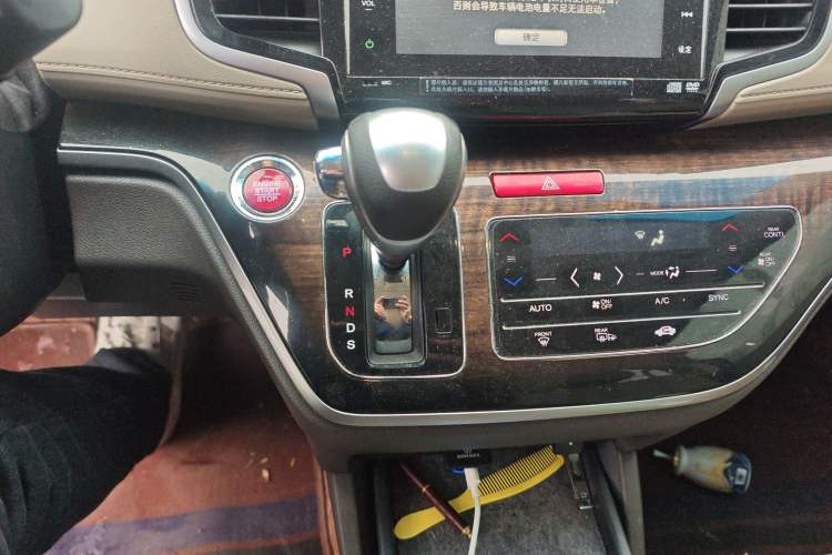 Used Honda Odyssey 2015 2.4L Supreme Edition
