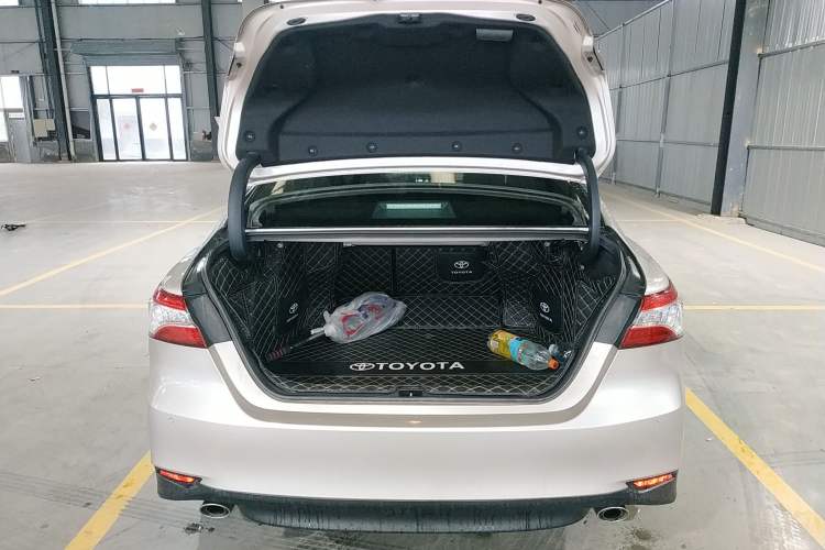 Used Toyota Camry 2021 2.0G Luxury Edition Trunk