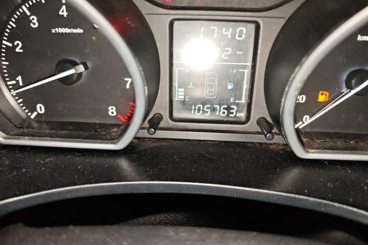 Used Zotye T600 2014 1.5T Manual Elite Edition Odometer Close Up