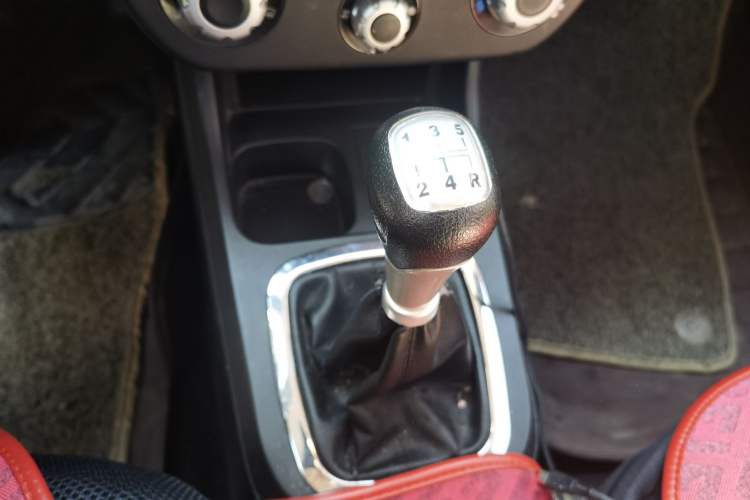 Used Lifan Auto 330 2014 1.3L Manual Standard Edition
