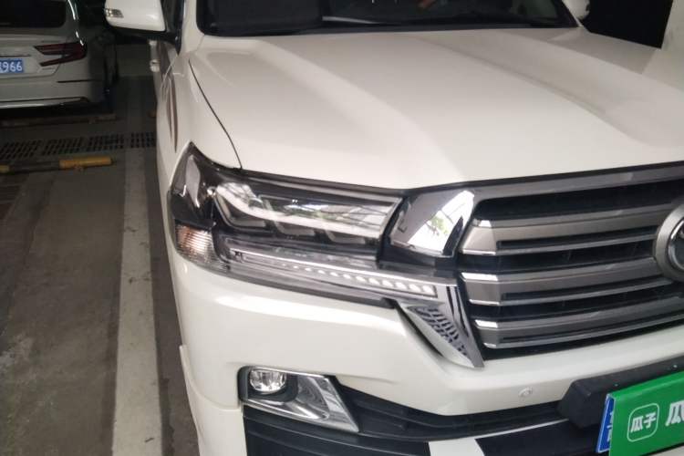 Used Toyota Land Cruiser  Right Front Headlight