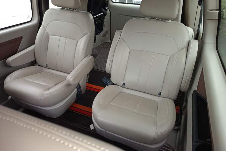 Used FORTHING Lingzhi 2020 M5L 2.0L Luxury 7-Seater