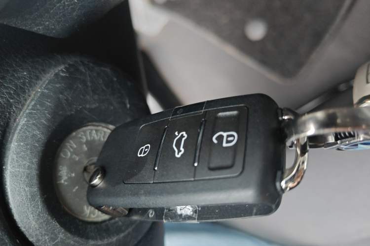 Used Venucia T70 2015 2.0L CVT Smart Edition Vehicle Key