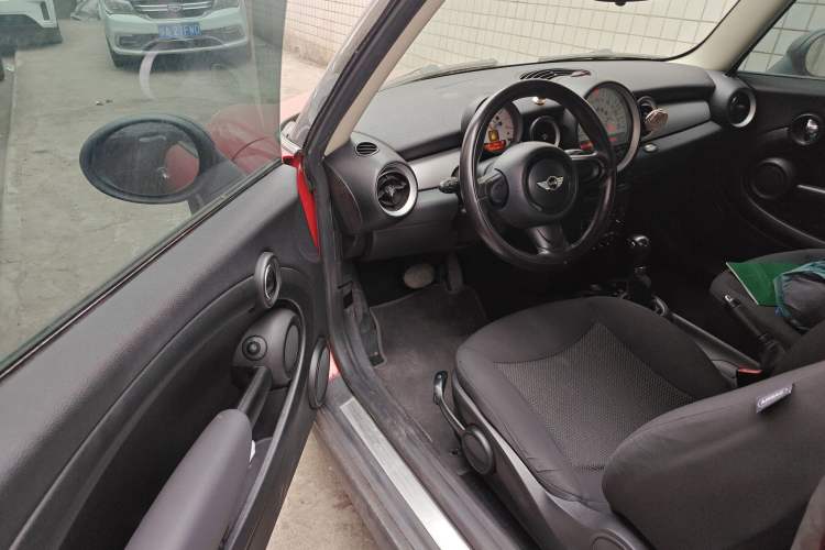 Used MINI 2011 1.6L ONE
