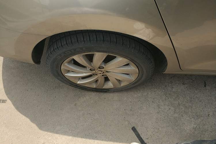 Used Skoda Rapid 2018 1.6L Automatic Comfort Edition Right Rear Wheel Hub