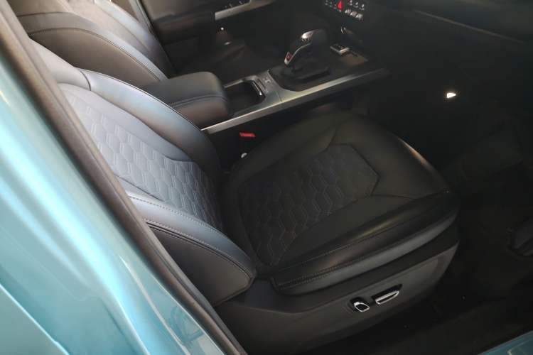 Used 212 T01 2025 2.0T Changfeng
