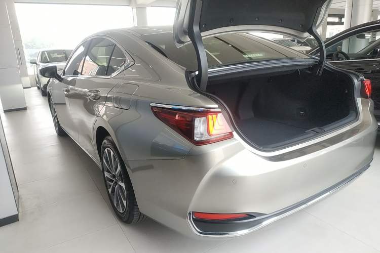 Used Lexus ES 2023 200 Excellence Edition
