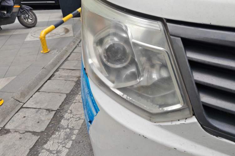 Used Wuling Zhengcheng 2015 1.8L Comfort Model LJ479QE2 Right Front Headlight