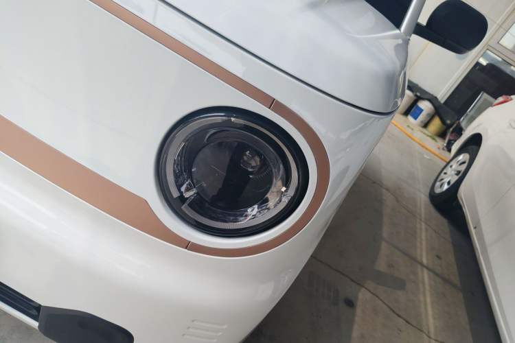 Used Geely Galaxy Panda 2024 Panda Mini 200km Endurance Bear Left Front Headlight