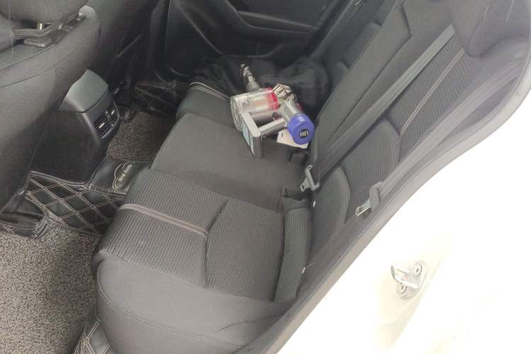 Used Mazda 3 Axela 2017 Sedan 1.5L Automatic Luxury Model Emission Standard China V Left Rear Seat