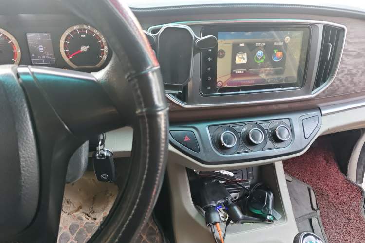 Used FORTHING Lingzhi 2019 M5L 1.6L 7-Seater Luxury Model China VI Standard Audio And AC Panel