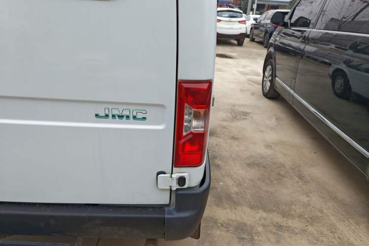 Used JMC Transit 2019 2.8T Commercial Version Short Wheelbase Mid-Roof 6-Seater China VI JX493