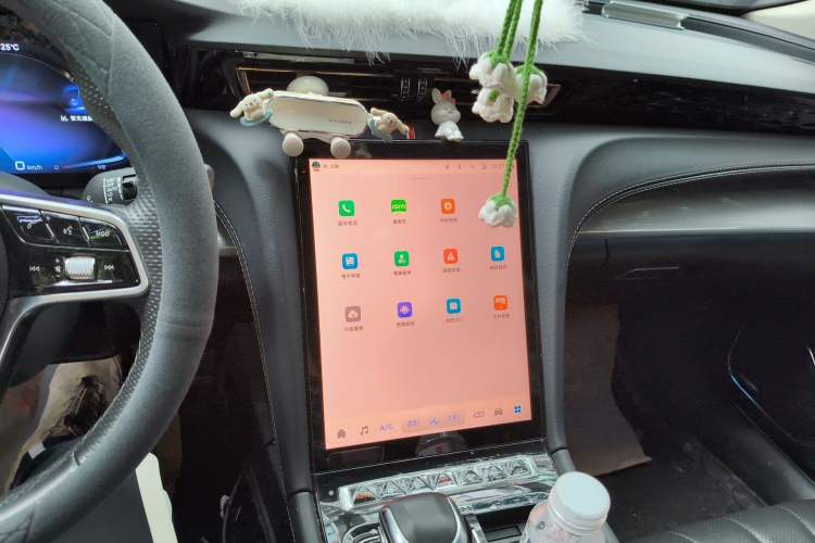 Used Hongqi H5 2023 2.0T Automatic Smart Connect Flagship Edition Audio And AC Panel