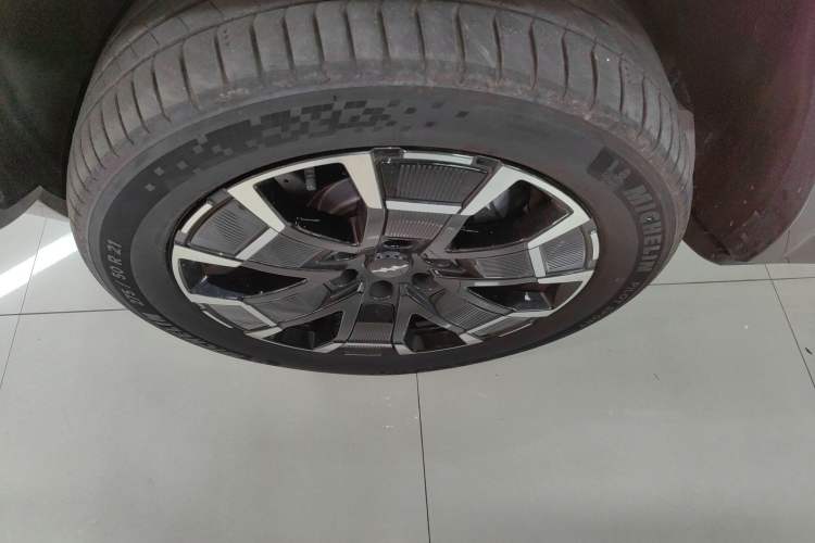 Used Formula Leopard 8 2025 Smart & Brave Flagship Edition 7 Seats
