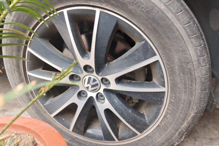 Used Volkswagen Tiguan 2013 1.8TSI Automatic Two-Wheel Drive Trend Edition Right Front Wheel Hub