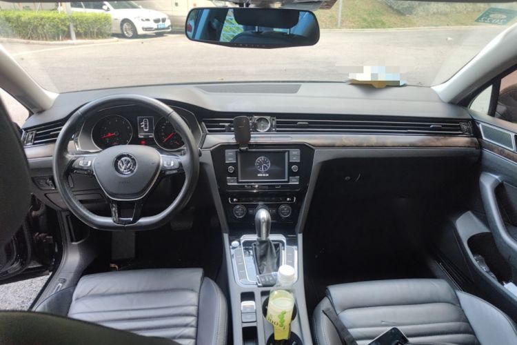 Used Volkswagen Magotan 2018 330TSI DSG Luxury Model Center Console