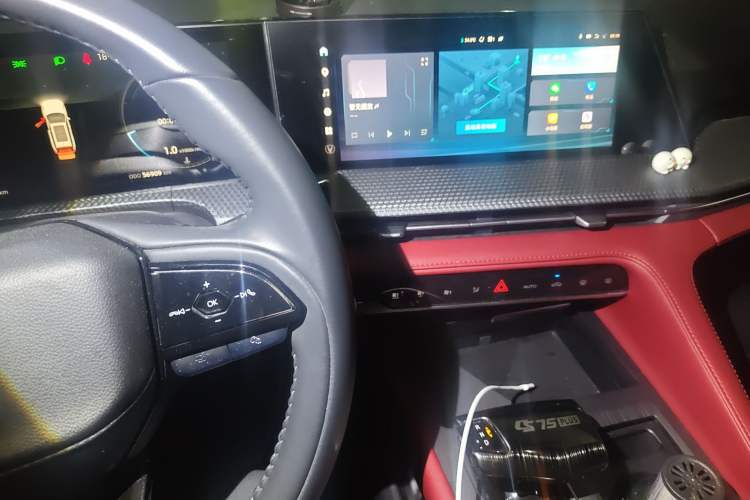 Used CHANGAN CS75 PLUS 2022 Second-Generation 2.0T Automatic Prestige Model Audio And AC Panel