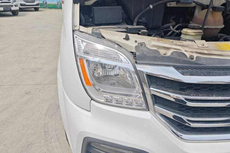 Used SAIC MAXUS V80 RV  Right Front Headlight