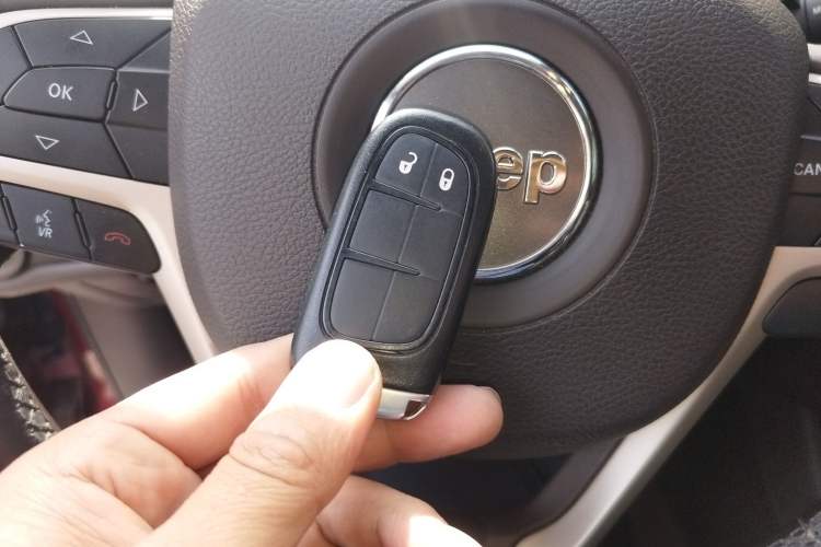 Used Jeep Cherokee 2016 2.0L Superior Edition Vehicle Key