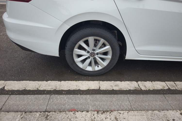 Used Volkswagen Bora 2021 1.5L Automatic Elite Smart Connect Edition Right Rear Wheel Hub