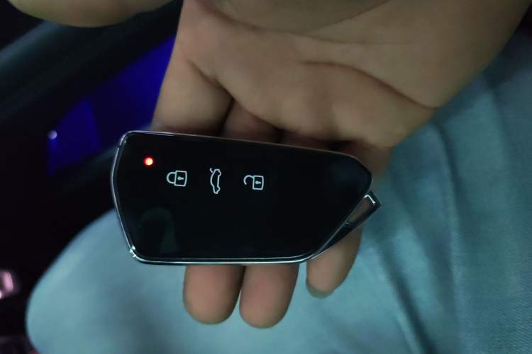 Used Volkswagen Tiguan L 2024 PRO 330TSI Two-Wheel Drive R-Line Smart Edition
