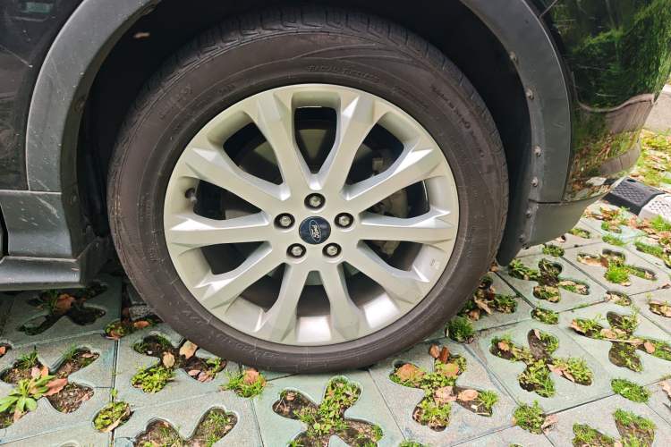 Used Ford Kuga 2013 1.6L GTDi 4x4 Elite Model Right Front Wheel Hub