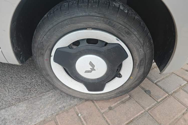 Used Wuling Hongguang MINIEV 2024 3rd Generation 215km Youth Edition Right Front Wheel Hub