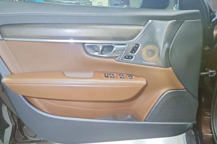 Used Volvo V90 2017 Cross Country T5 AWD Prestige Edition
