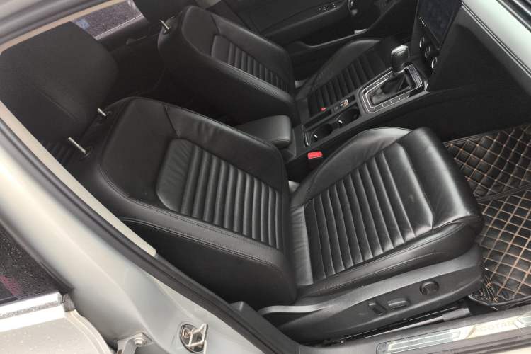 Used Volkswagen Magotan 2017 330TSI DSG Leading Model Right Front Seat