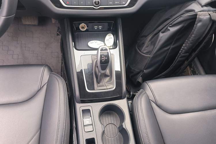 Used BYD Song 2020 Classic Edition 1.5T Automatic Elite Model Gear Lever