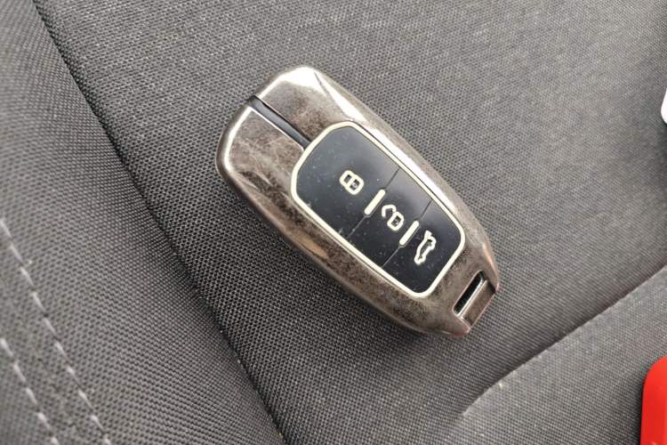 Used JMC Fushun 2023 2.0T Automatic Short-Wheelbase Low-Roof Commercial & Multi-Purpose Passenger Vehicle 6 Seats with Lift-Up Tailgate Vehicle Key