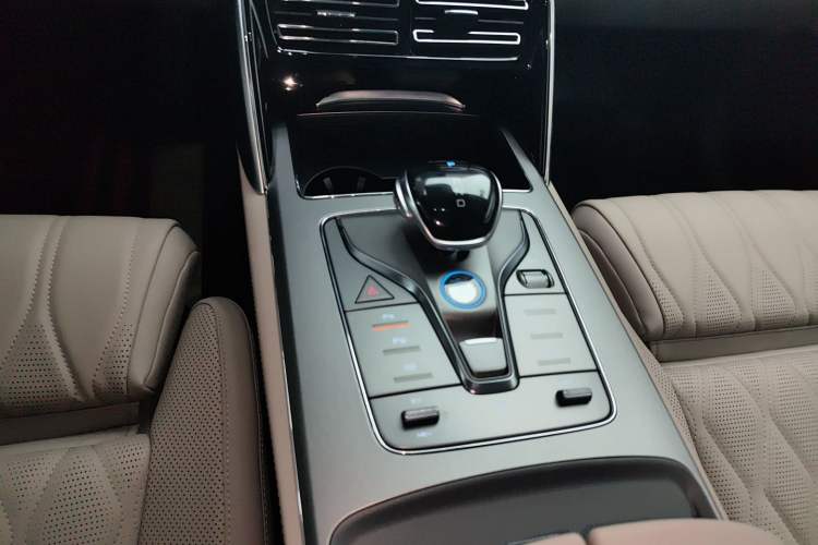 Used BYD Tang New Energy 2025 Intelligent Driving Version DM-i 115KM Flagship Edition Gear Lever