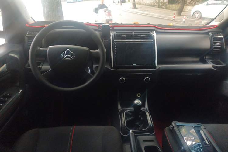 Used CHANGAN OSHAN X70A 2019 1.5L Manual Basic Version China VI Standard Center Console