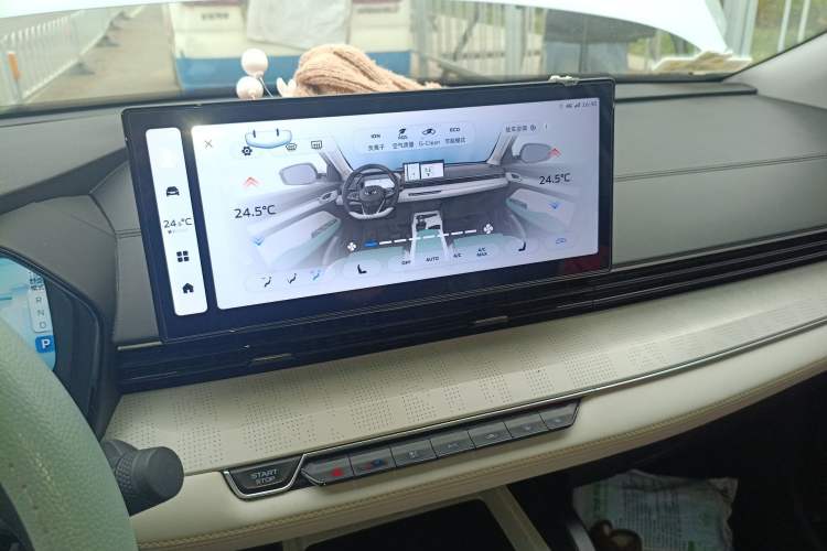 Used Geely Auto Emgrand L HiP 2022 1.5TD-DHT Pro 100KM Super Rui Audio And AC Panel